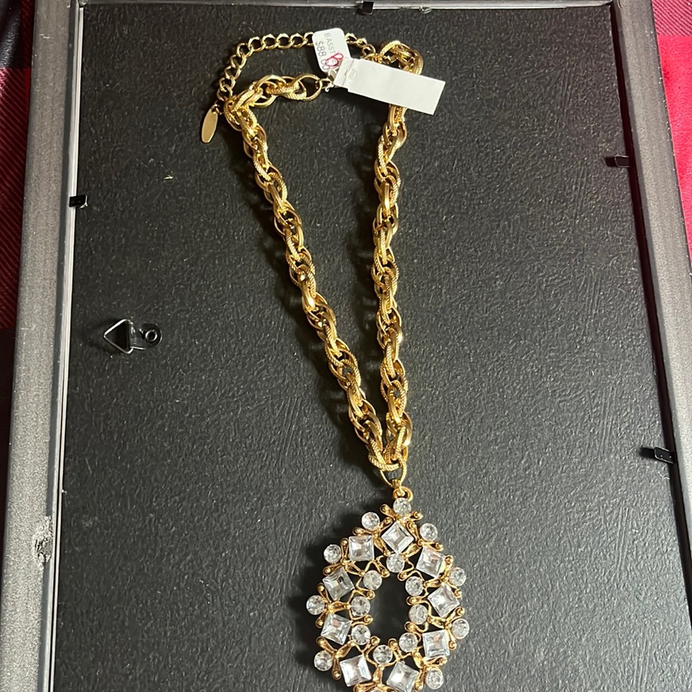A gold necklace